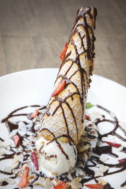 çikolata soslu ev yapımı gözleme