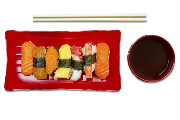 Japanisches schmackhaftes Sushi auf weißem Hintergrund — Stockfoto