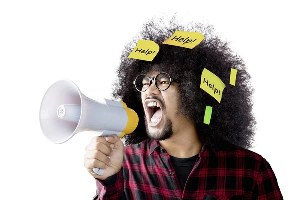 Hombre sosteniendo megáfono con notas adhesivas — Foto de Stock