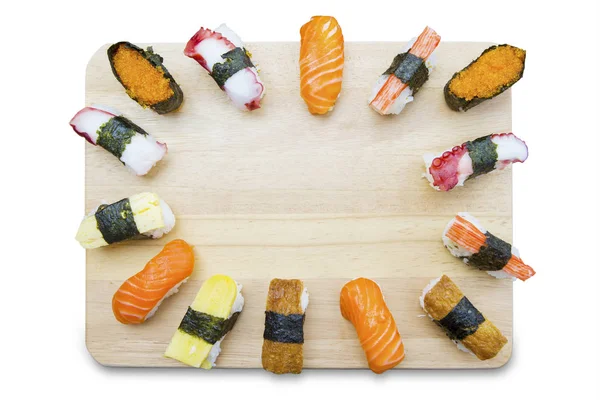 Vielfalt japanisches Sushi auf weißem Hintergrund — Stockfoto