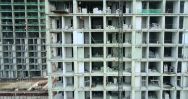  Apartman inşaat ve vinç