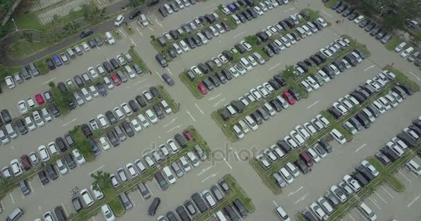 Widok z lotu ptaka pełnego parkingu — Wideo stockowe