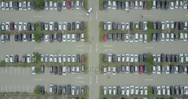 Vehículos en el estacionamiento — Vídeo de stock