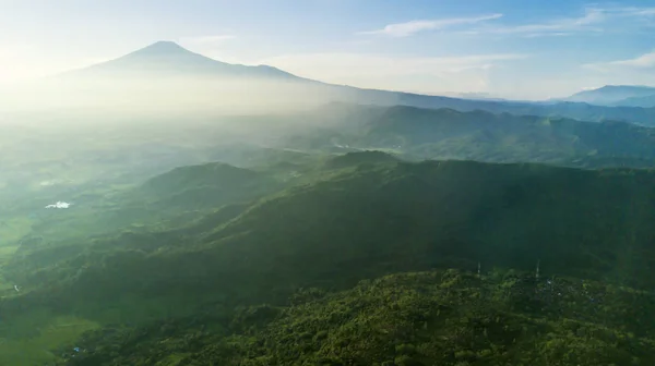 Sabahları güzel dağ manzarası — Stok fotoğraf