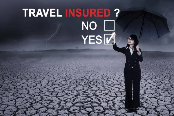 旅行保険の質問で実業家 — ストック写真