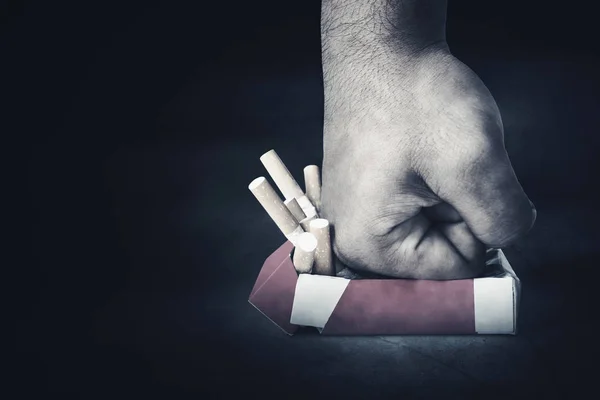 Man punching a pack of cigarettes — Stock Photo, Image