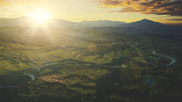 Valle de la montaña durante el amanecer —  Fotos de Stock