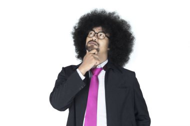 Afro işadamı bir fikir düşünüyorum