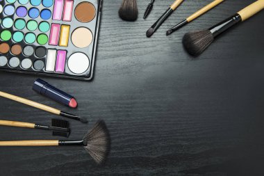 Kopya alanı kümesiyle makyaj 