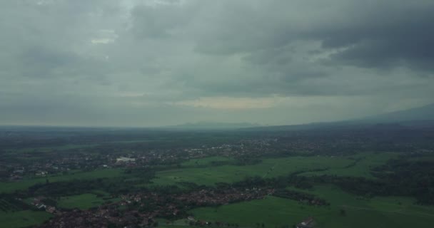 Paisagem de campo de arrozal e aldeia — Vídeo de Stock