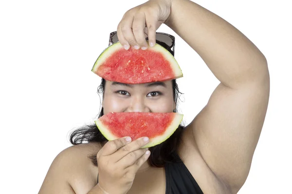 Mujer gorda con sandía fresca —  Fotos de Stock