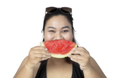 Obez kadın karpuz yeme 