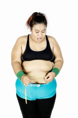 Obez kadın teyp ölçme ile sürpriz 