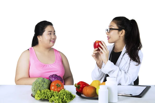Doctor suggests patient to eat healthy foods