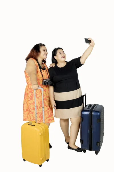 Selfie 사진 복용 뚱뚱한 여자 — 스톡 사진