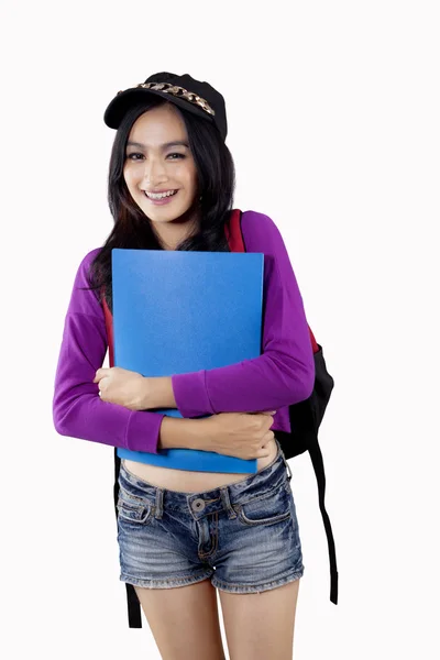 Mujer estudiante de secundaria sonriendo — Foto de Stock