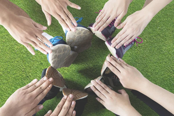 Friends make circle with hands and feet — Stock Photo, Image