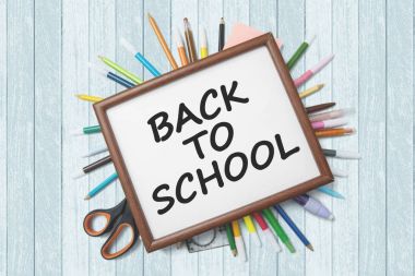 Okul malzemeleri altında çerçeve