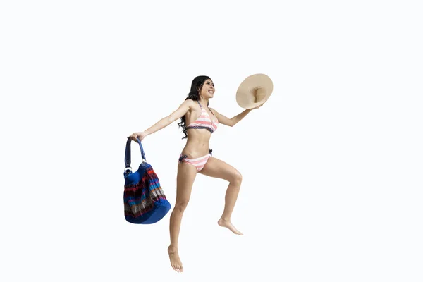 Mujer sexy saltando con bolsa y sombrero — Foto de Stock