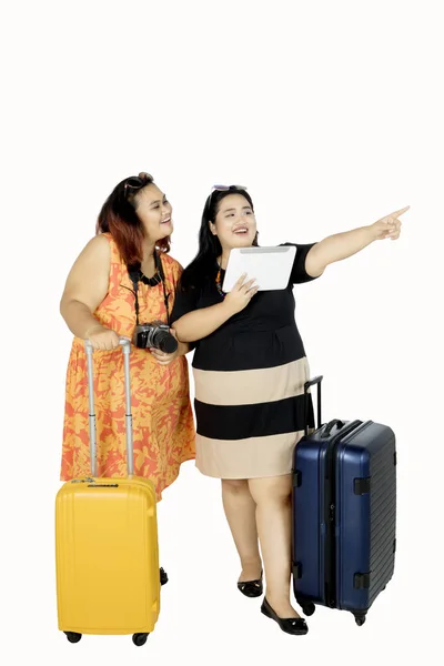 Tourists pointing something with digital tablet — Stock Photo, Image