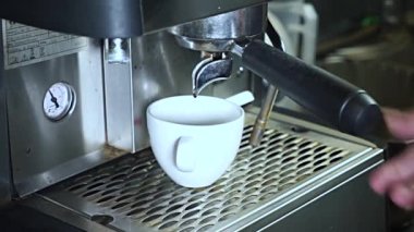   Sıcak kahve Barista kafe yapar