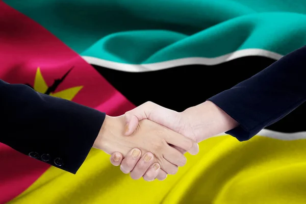 Friendship handshake with flag of Mozambique — Stock Photo, Image