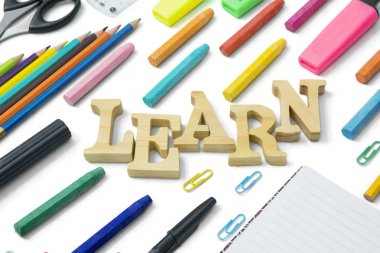 Öğrenin word ile çok renkli okul malzemeleri