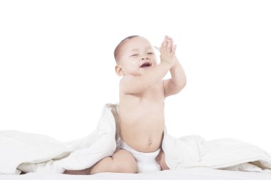 Yatağa oynayan bebek
