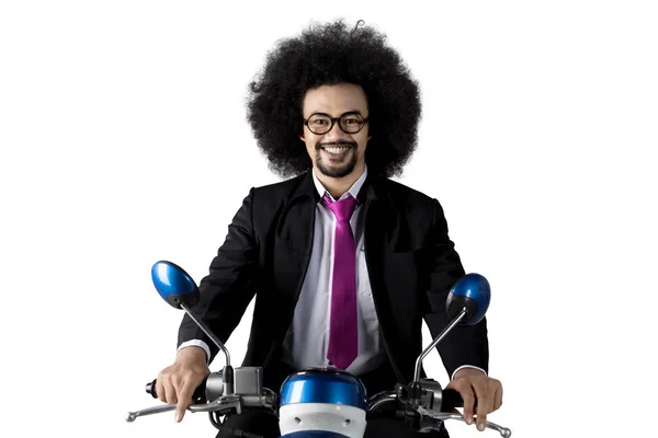 Afro empresário andar de moto no estúdio — Fotografia de Stock