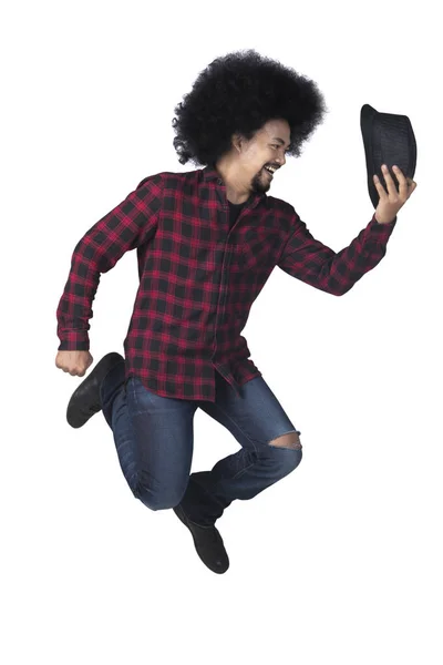 Afro man jumping with hat — Stock Photo, Image