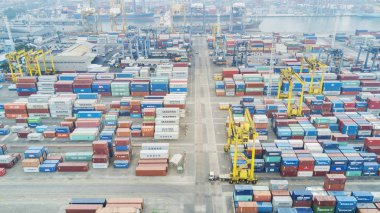 Konteyner terminal endüstriyel limanda