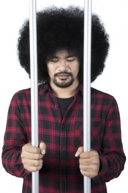 Üzgün suçlu hapishanede