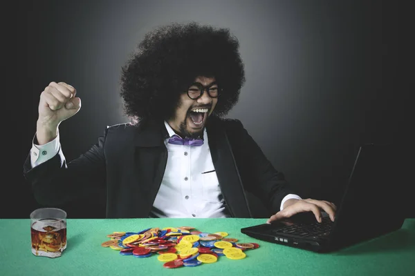 Spelare som vinner online poker — Stockfoto