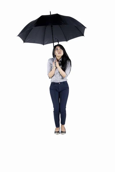 傘で怖がっている実業家 — ストック写真