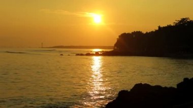 Denizde güzel bir gün batımı