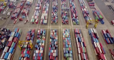 Tanjung Priok limanda konteynerler