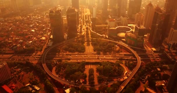 Kreuzung der Semanggi-Autobahn in Jakarta in der Abenddämmerung — Stockvideo