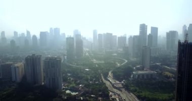 Gökdelenler ve otoyol kavşağı Jakarta