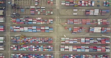 Endüstriyel Harbor yığılmış konteynerler