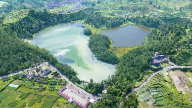 Dieng Yaylası gölde renk havadan görünümü