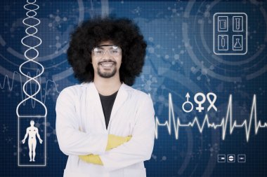 Kameraya gülümseyen Afro bilim adamı