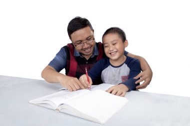 Adam oğlu ödev yapmak yardımcı olur.