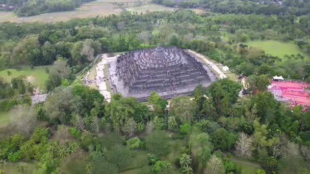 Imágenes aéreas de drones girando alrededor de Borobudur — Vídeos de Stock