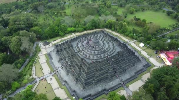 ボロブドゥール仏教寺院の空中ショット — ストック動画