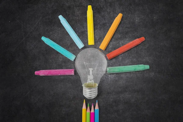 Colorful crayons and light bulb — Stock Photo, Image
