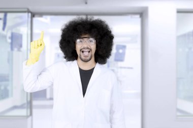 Harika fikir hevesli bilim adamı