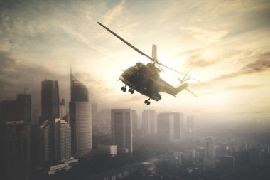 Askeri helikopter devriye şehir yapıyor