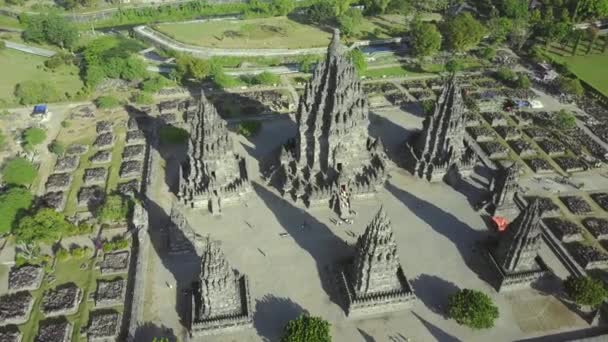 Luftaufnahmen des Tempelkomplexes von Prambanan — Stockvideo