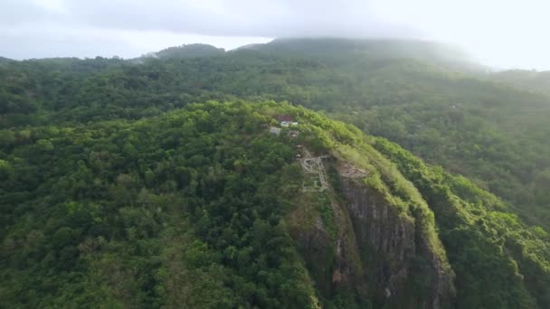 Doprava rýžování vzdušných scenérií v Panguk Hill — Stock video