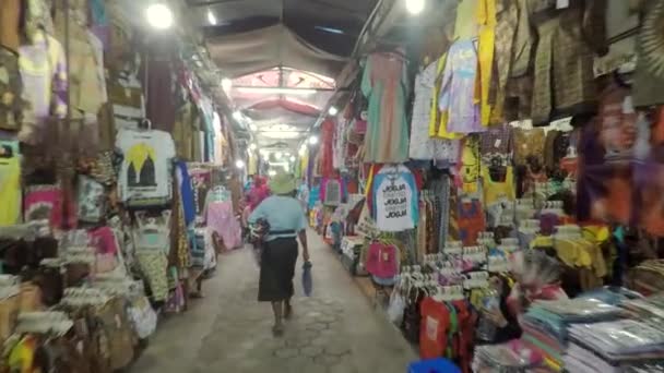 Съемки с рынка сувениров в храме Боробудур — стоковое видео